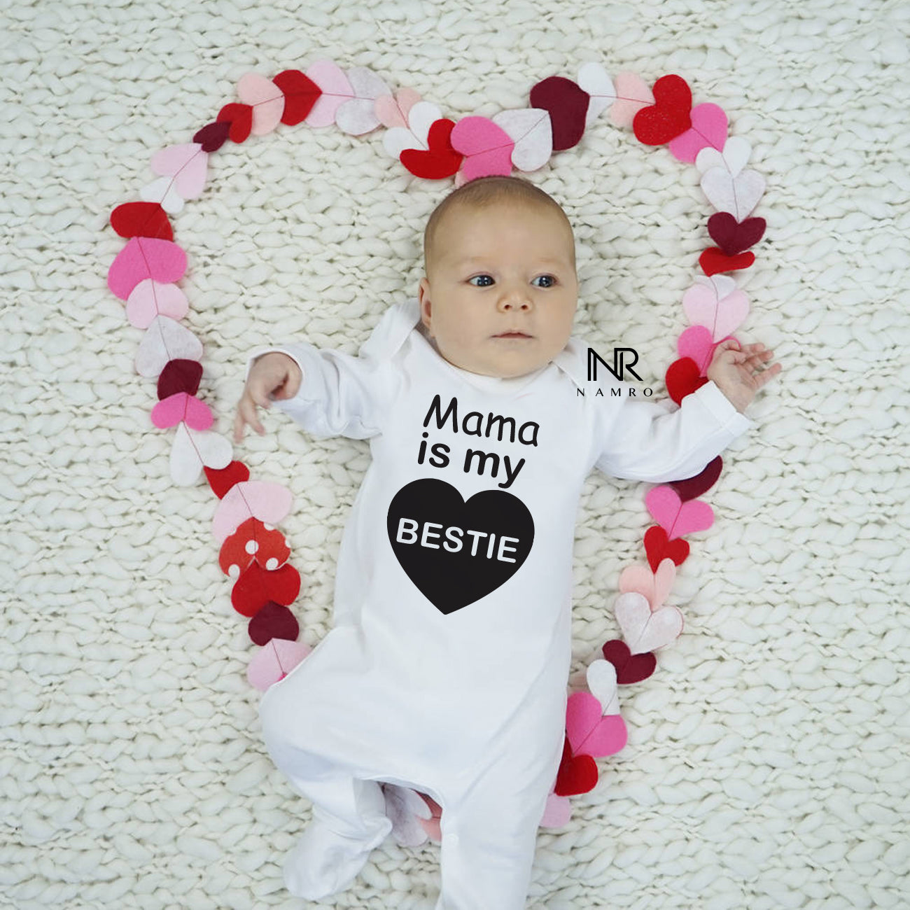 
"Customizable baby jumpsuit with fun illustrations and tailored fit."
