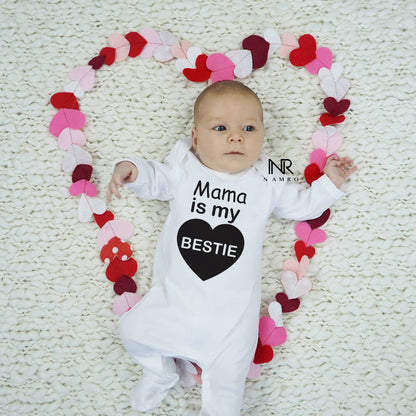 
"Customizable baby jumpsuit with fun illustrations and tailored fit."
